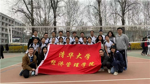 1621993094388064705.jpg 陈安琪(前排左三)与导航博彩导航女子排球队合影.jpg